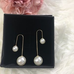 Double side pearl dangling earrings. White pearl